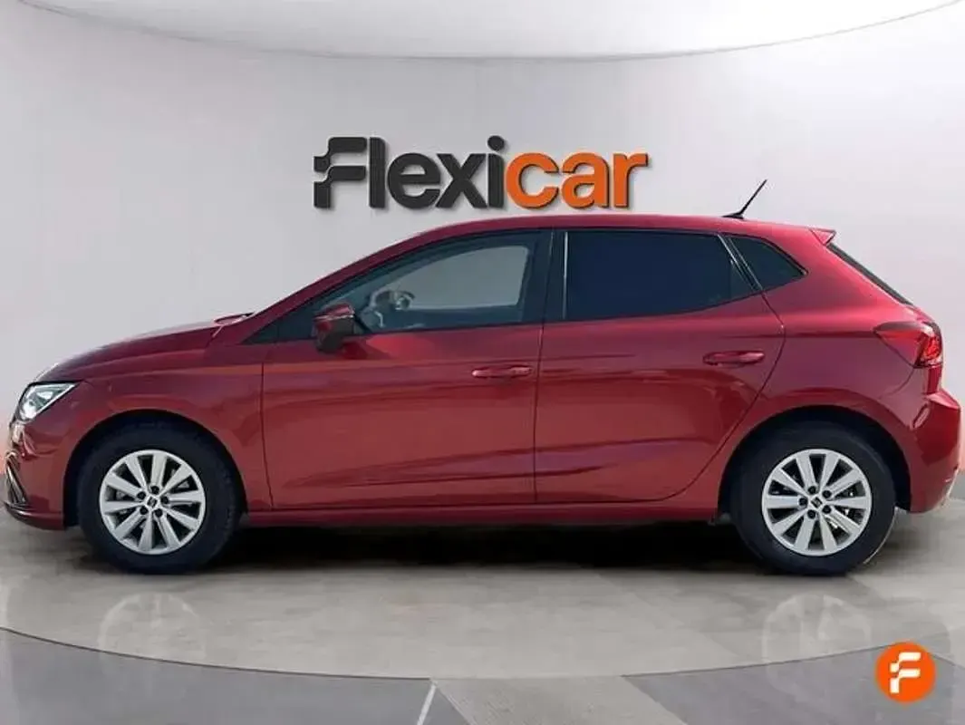 Usado Seat Ibiza Style 110 CV (80 kW) 2021 Rojo Utilitario