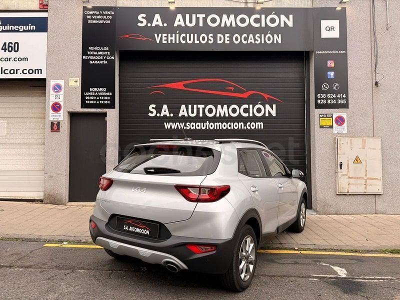 Usado Kia Stonic 84 CV (61 kW) 2023 Gris / plata SUV