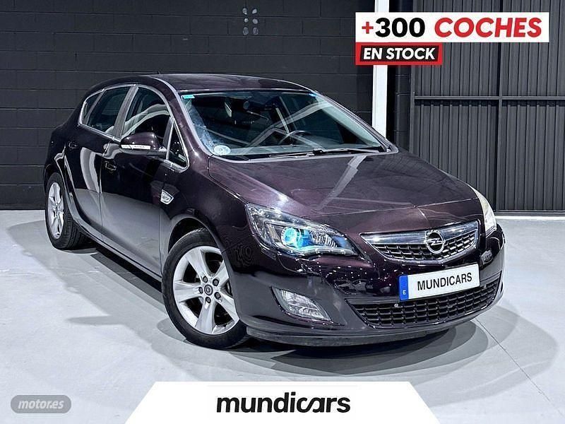 Marrón Usado 2012 Opel Astra Sportive Berlina | 8490 € (Precio justo) - Imagen 1/4