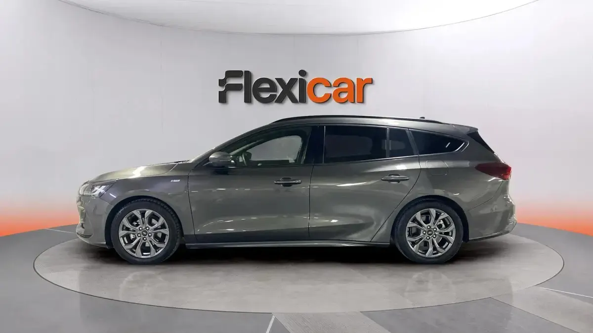Usado Ford Focus ST-Line 125 CV (91 kW) 2024 Gris Familiar