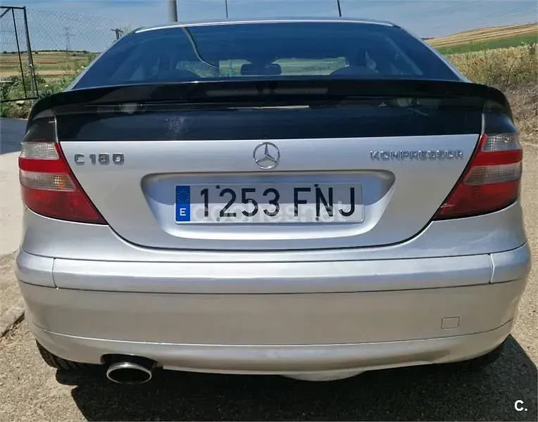 Usado Mercedes C180 Sport Edition 143 CV (105 kW) 2007 Gris / plata Berlina