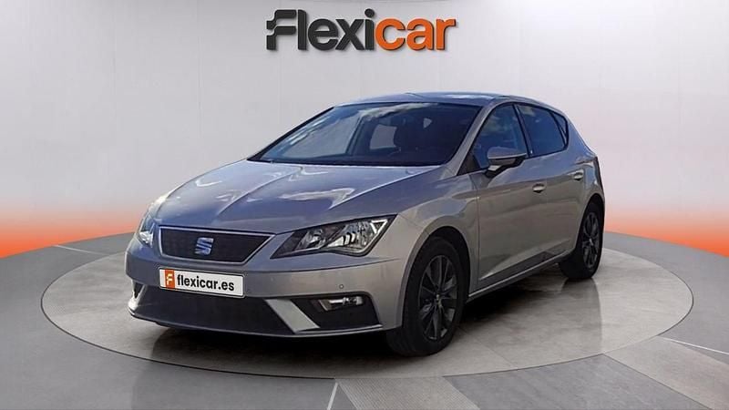 Usado Seat Leon ST Style 131 CV (96 kW) 2020 Gris Familiar