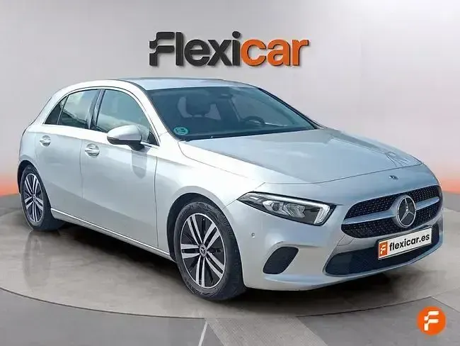 Usado Mercedes A180 116 CV (85 kW) 2022 Gris Berlina