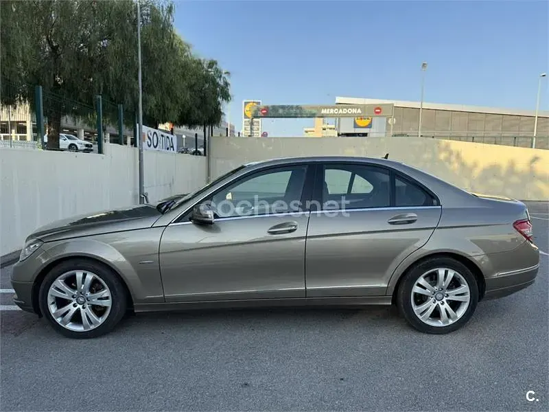 Usado Mercedes C200 136 CV (100 kW) 2010 Beige Berlina
