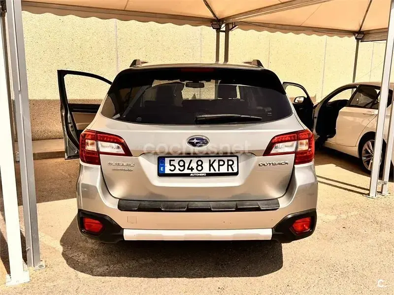 Usado Subaru Outback 175 CV (128 kW) 2018 Beige Familiar