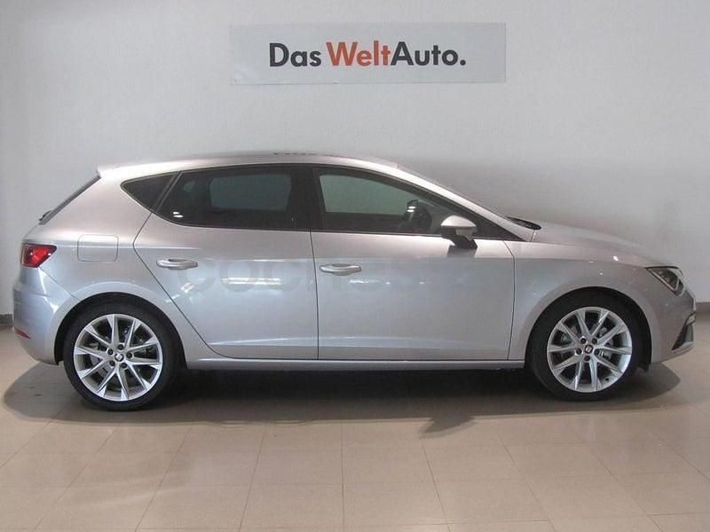 Usado Seat Leon FR 125 CV (91 kW) 2018 Gris / plata Berlina