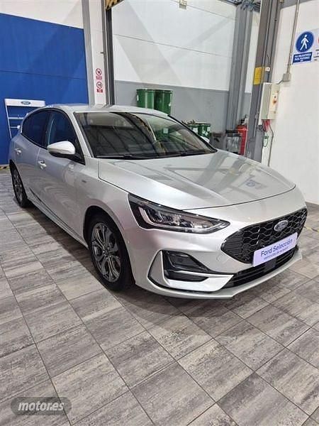 Plateado Usado 2023 Ford Focus ST-Line Berlina | 19.995 € (Precio justo) - Imagen 1/4