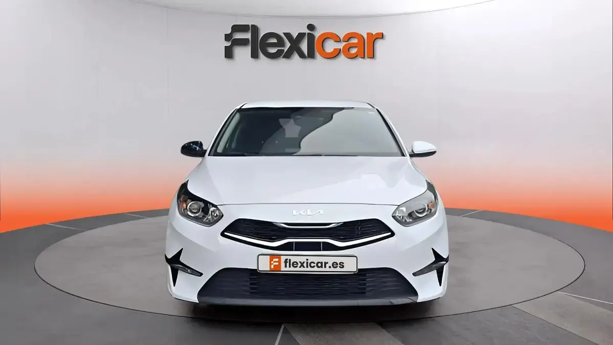 Usado Kia Ceed 136 CV (100 kW) 2023 Blanco Utilitario