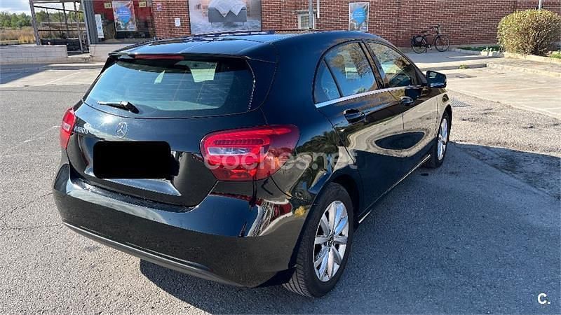 Usado Mercedes A180 109 CV (80 kW) 2018 Negro Berlina