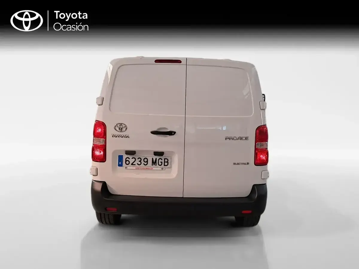 Usado Toyota Proace 100 kW (136 CV) 2023 Blanco Monovolumen