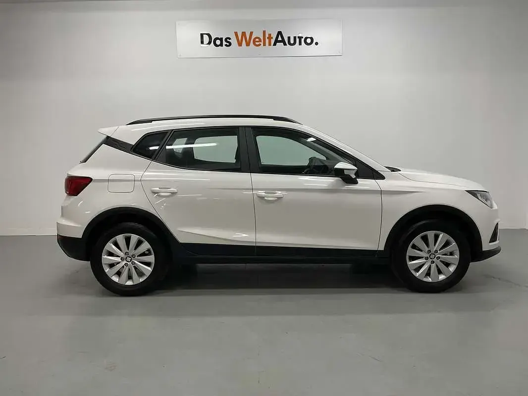 Usado Seat Arona Ecomotive 110 CV (80 kW) 2021 Blanco SUV