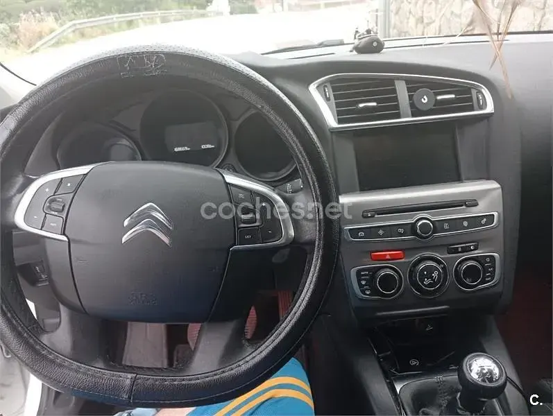 Usado Citroën C4 Live 99 CV (72 kW) 2017 Blanco Berlina