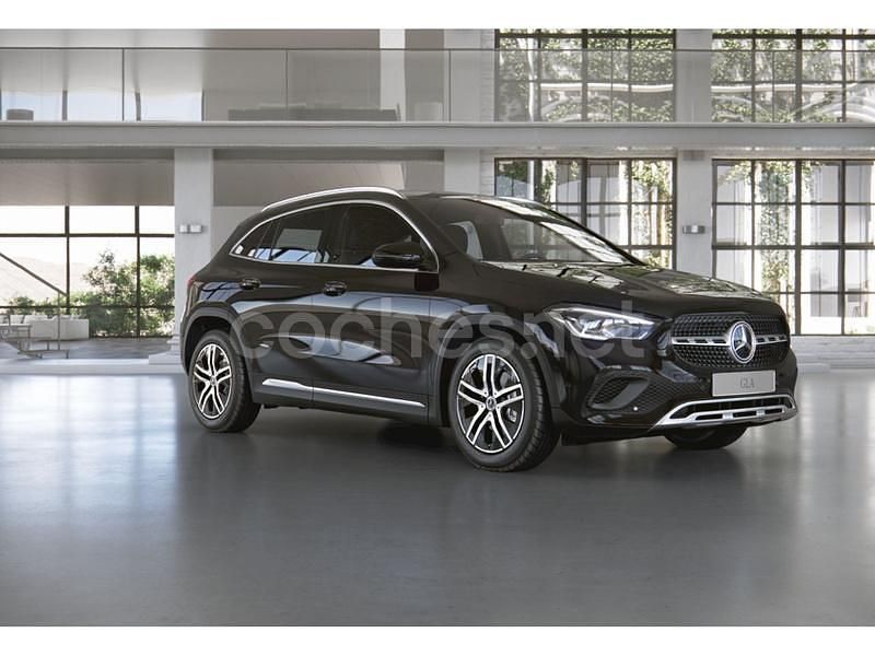 Usado Mercedes GLA200 Progressive 150 CV (110 kW) 2023 Nachtschwarz  unilack SUV