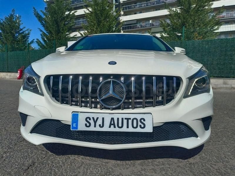 Usado Mercedes CLA200 Shooting Brake 136 CV (100 kW) 2015 Blanco Familiar