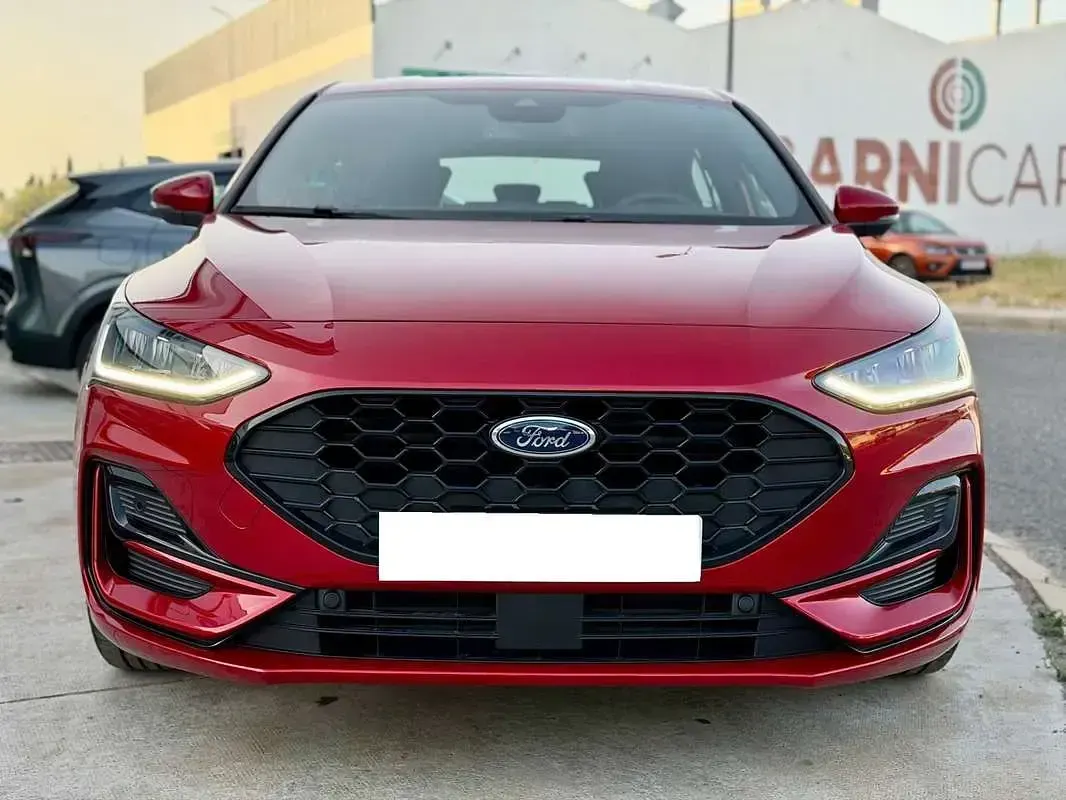 Usado Ford Focus ST-Line 125 CV (91 kW) 2023 Rojo Utilitario
