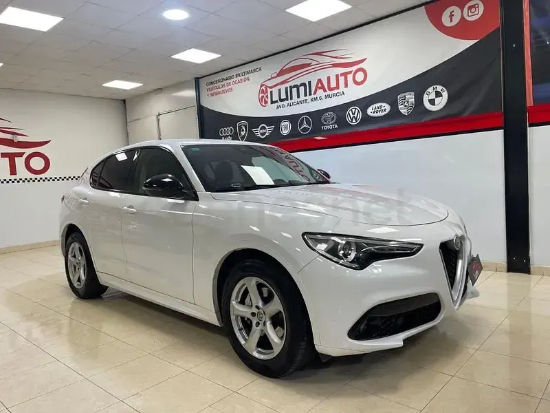 Usado Alfa Romeo Stelvio 180 CV (132 kW) 2017 Blanco SUV