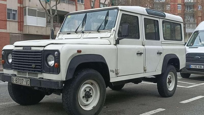 Usado Land Rover Defender 122 CV (89 kW) 1999 Blanco Familiar