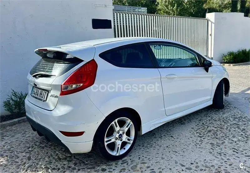 Usado Ford Fiesta Sport 95 CV (69 kW) 2012 Blanco Berlina