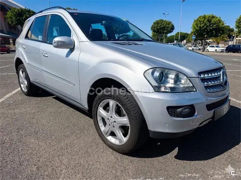 Usado Mercedes ML320 224 CV (164 kW) 2007 Blanco SUV