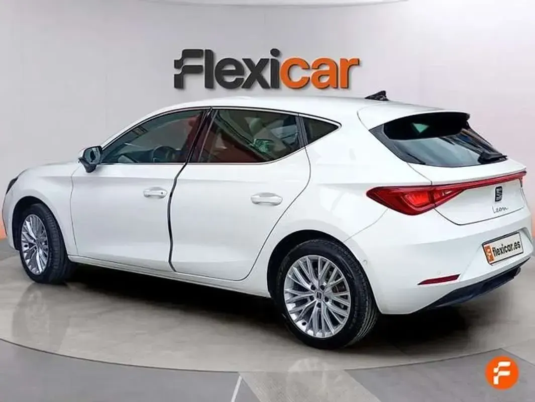 Usado Seat Leon XCELLENCE 150 CV (110 kW) 2022 Blanco Berlina