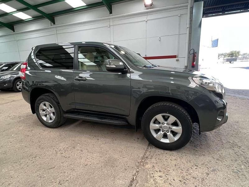 Usado Toyota Land Cruiser 177 CV (130 kW) 2017 Verde SUV