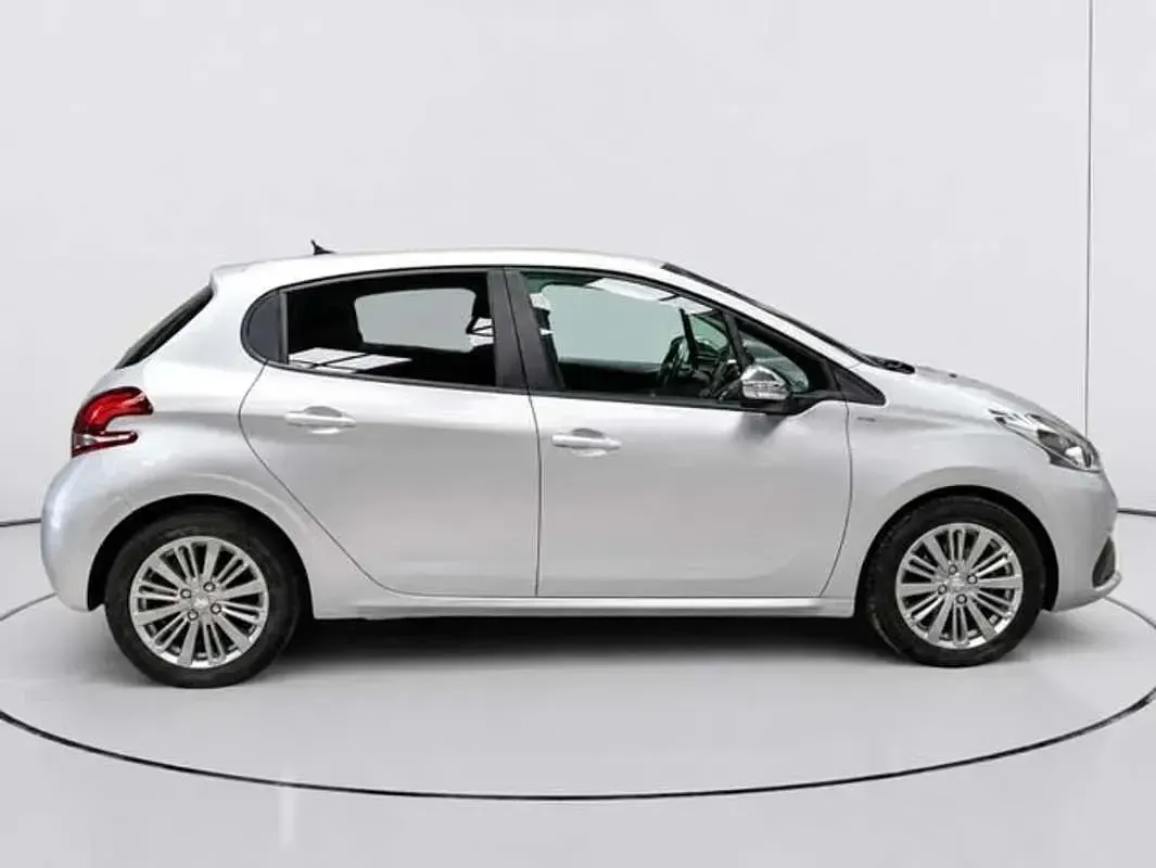 Usado Peugeot 208 Style 82 CV (60 kW) 2018 Gris Utilitario