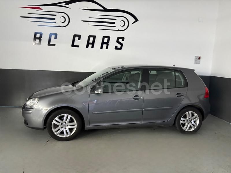 Usado VW Golf V Highline 105 CV (77 kW) 2007 Gris / plata Berlina