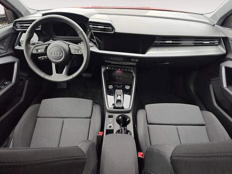 Usado Audi A3 Advanced Plus 150 CV (110 kW) 2025 Rojo