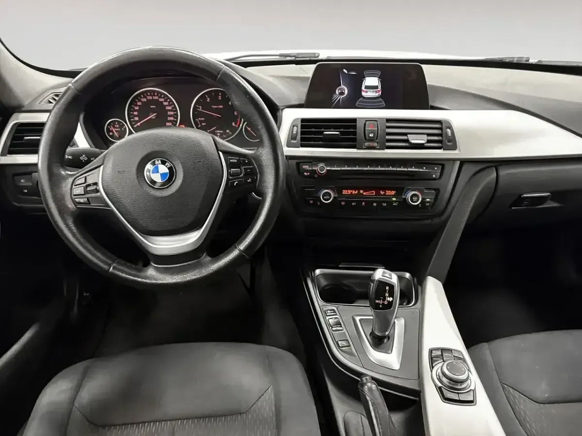 Usado BMW 318 143 CV (105 kW) 2015 Blanco Familiar