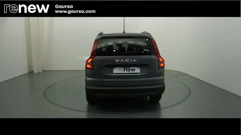 Usado Dacia Jogger Expression 140 CV (102 kW) 2025 Gris Monovolumen