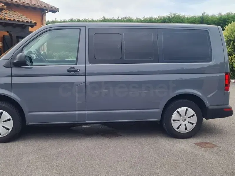 Usado VW Caravelle Trendline 114 CV (83 kW) 2021 Gris / plata Van