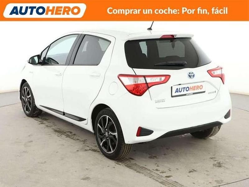 Usado Toyota Yaris Hybrid 101 CV (74 kW) 2017 Blanco Berlina