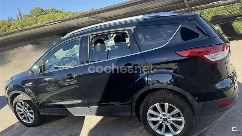Negro Usado 2016 Ford Kuga Titanium SUV | 12.900 € (Buen precio) - Imagen 1/2