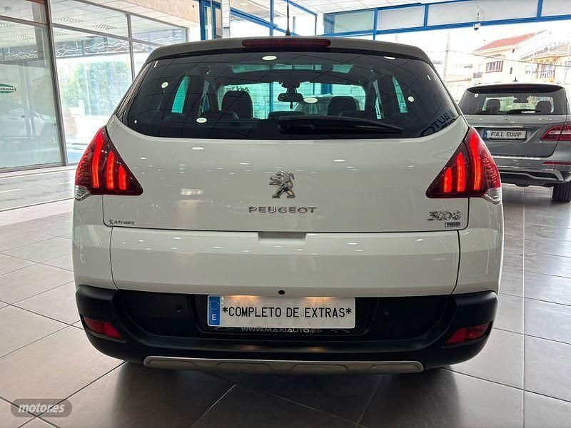 Usado Peugeot 3008 Allure 115 CV (84 kW) 2014 Blanco Monovolumen