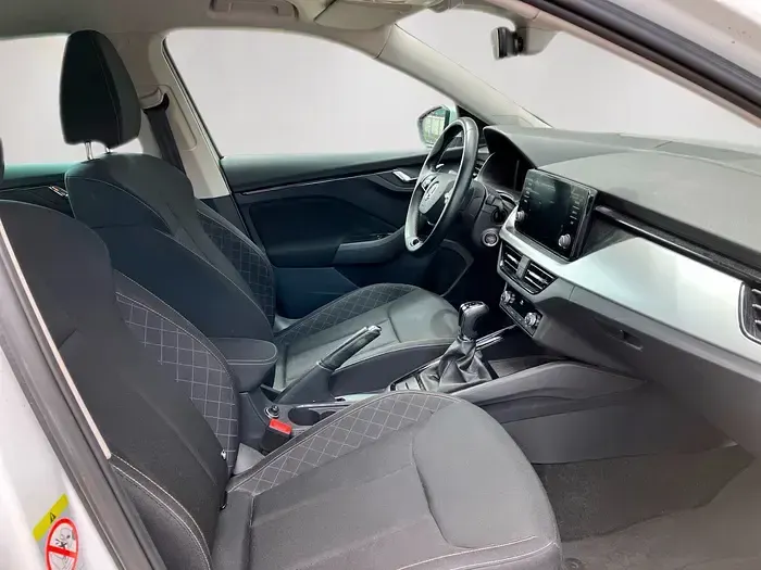 Usado Skoda Kamiq 110 CV (80 kW) 2022 Blanco SUV
