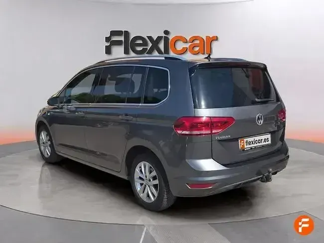 Usado VW Touran Business 115 CV (84 kW) 2019 Gris Monovolumen
