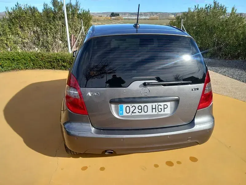 Usado Mercedes A160 Avantgarde 82 CV (60 kW) 2011 Gris / plata Monovolumen
