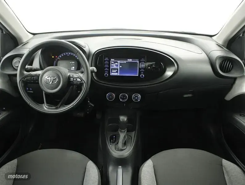 Usado Toyota Aygo X Play 72 CV (52 kW) 2022 Blanco SUV