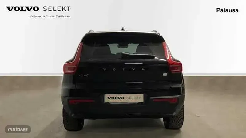 Usado Volvo XC40 Plus 185 kW (252 CV) 2023 Negro SUV