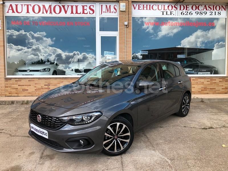 Usado Fiat Tipo Lounge 95 CV (69 kW) 2018 Gris / plata Berlina