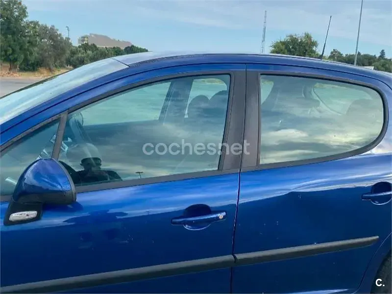 Usado Peugeot 207 70 CV (51 kW) 2006 Azul Berlina