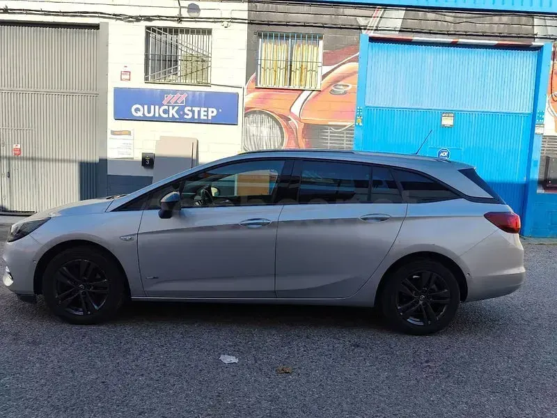 Usado Opel Astra Ultimate 145 CV (106 kW) 2022 Gris / plata Utilitario