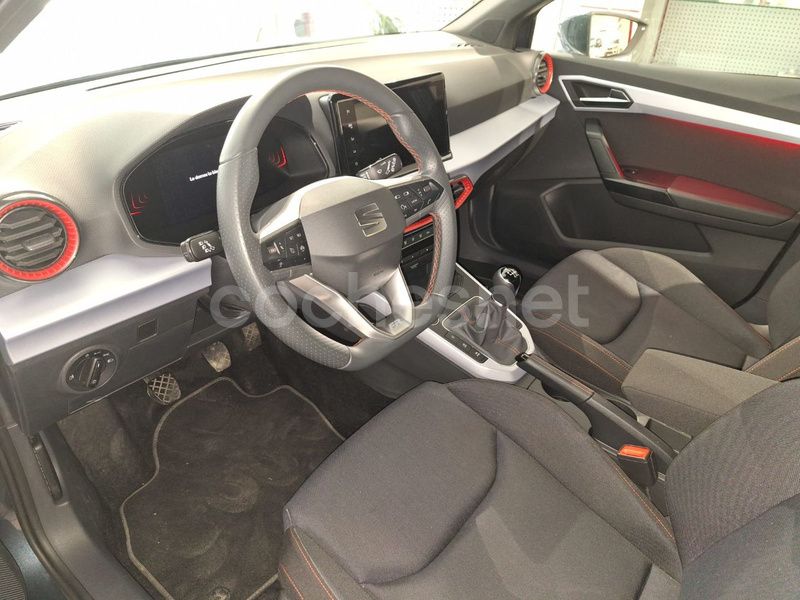 Usado Seat Arona FR 110 CV (80 kW) 2023 Gris / plata SUV