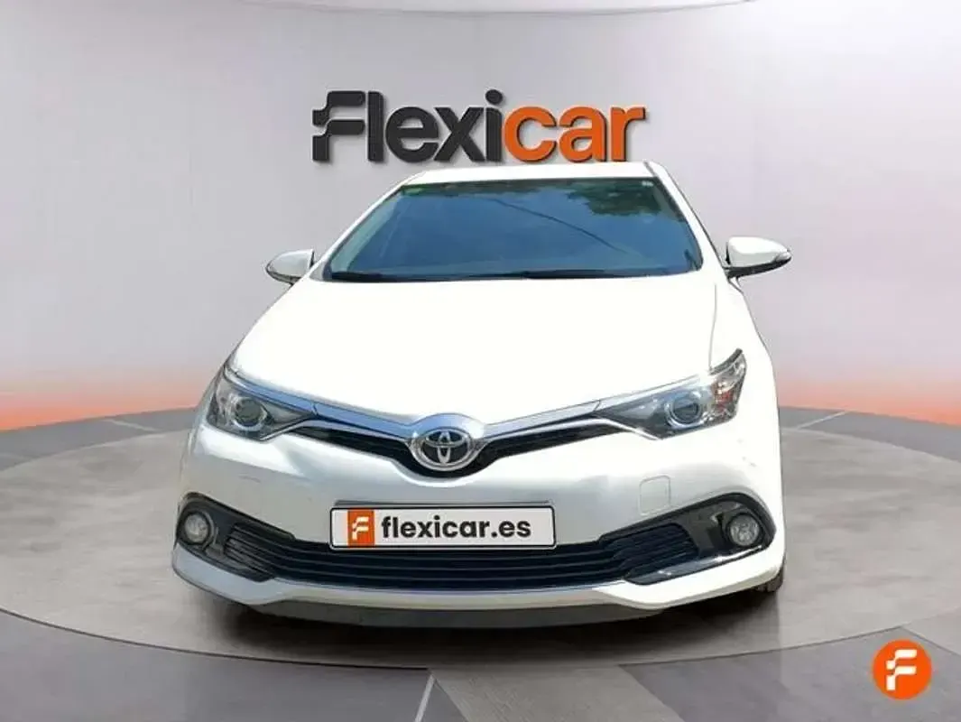 Usado Toyota Auris Active 116 CV (85 kW) 2018 Blanco Utilitario