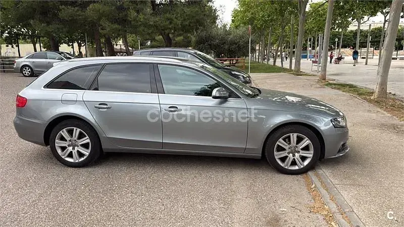 Usado Audi A4 160 CV (117 kW) 2009 Gris / plata Familiar