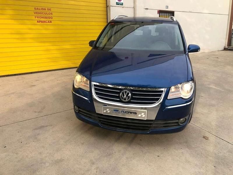 Usado VW Touran 170 CV (125 kW) 2008 Azul Monovolumen