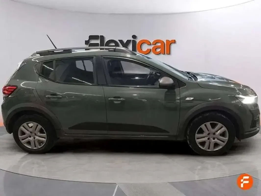 Usado Dacia Sandero Expression 91 CV (66 kW) 2023 Gris Utilitario