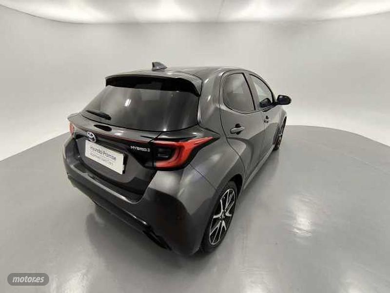 Usado Toyota Yaris Style 120 CV (88 kW) 2021 Gris Berlina