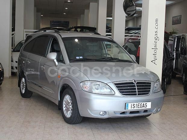 Gris / plata Usado 2010 Ssangyong (KGM) Rodius Limited Monovolumen | 8500 € (Caro) - Imagen 1/4