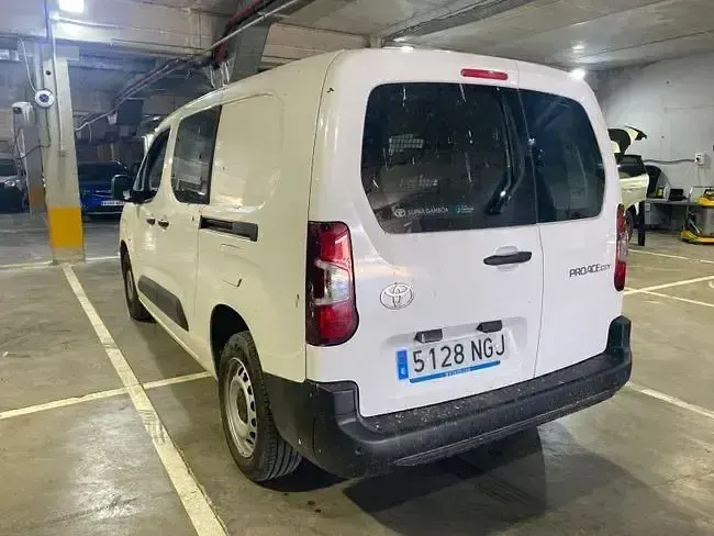 Usado Toyota Proace City City 100 CV (73 kW) 2025 Blanco Monovolumen